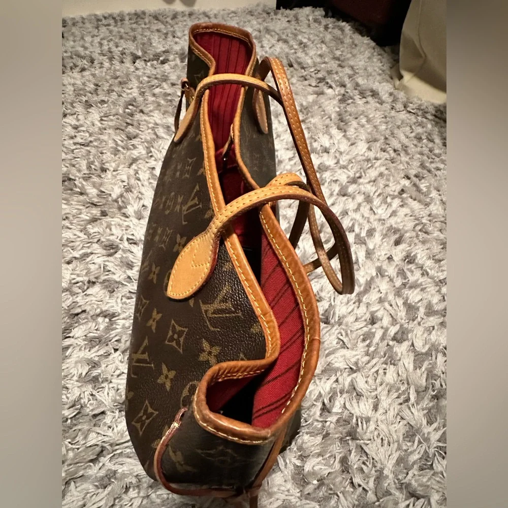 Authentic Louis Vuitton Monogram Never full MM - Picture 4 of 10